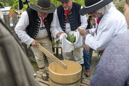 Wiślański Wygón Łowiec - pokaz wyrobu sera